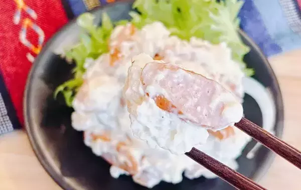 炒めたウインナーを入れるだけ！　丸大食品の背徳ポテサラに「皿からすぐ消えた！」