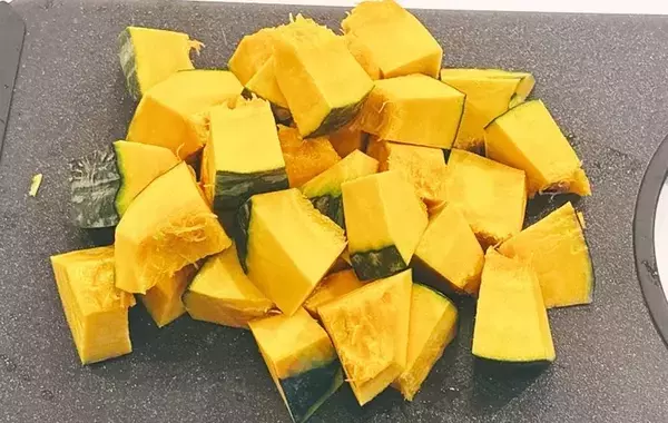 「ご飯のおかずにぴったり」　カボチャの煮物、意外な作り方に「味がしっかりと決まる！」