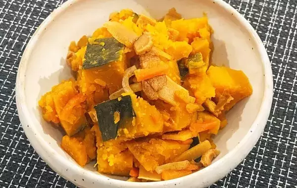 「ご飯のおかずにぴったり」　カボチャの煮物、意外な作り方に「味がしっかりと決まる！」