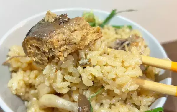炊飯器にドバドバ入れるだけ！　炊き込みご飯の味つけに使った『意外なもの』とは…
