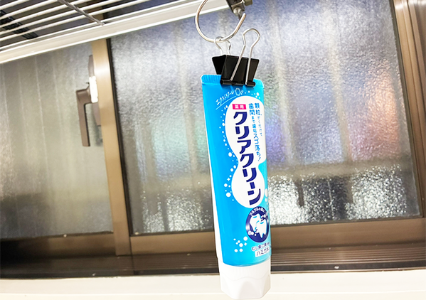 ダイソーのダブルクリップ、活用法3選　挟んで引っかける『収納方法』に「これで散らかり知らず！」