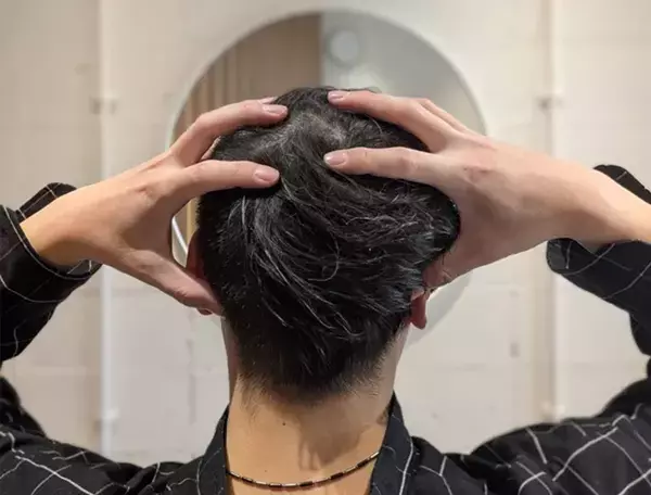 洗髪時のシャワー、適温は？　美容師のアドバイスに「今夜からやる」