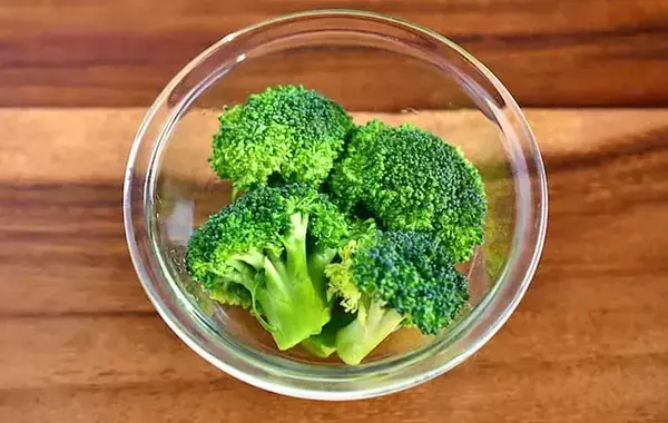 ブロッコリーを茹でずにシチューに入れたら？　管理栄養士「良いことは…」