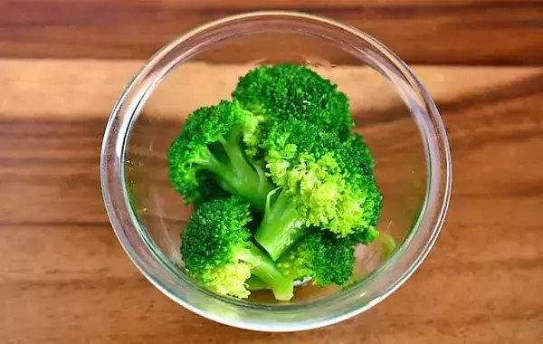 ブロッコリーを茹でずにシチューに入れたら？　管理栄養士「良いことは…」