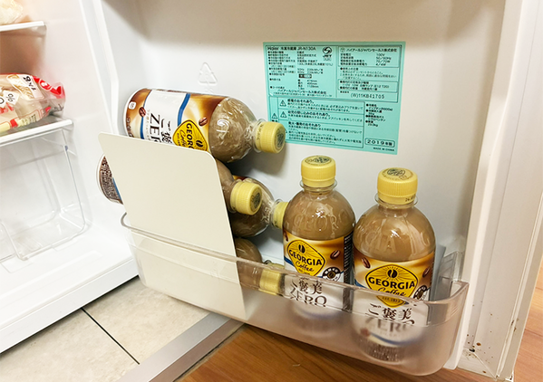 ドアポケットに『ブックエンド』を設置すると…　冷蔵庫の悩みが解決する裏技が？「コレ全人類に伝えたい！」