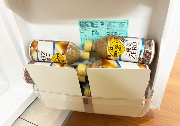 ドアポケットに『ブックエンド』を設置すると…　冷蔵庫の悩みが解決する裏技が？「コレ全人類に伝えたい！」