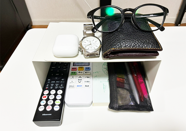 テーブルの上がスッキリ！　ブックエンドを『コの字』に重ねると…「何これ、有能すぎる！」