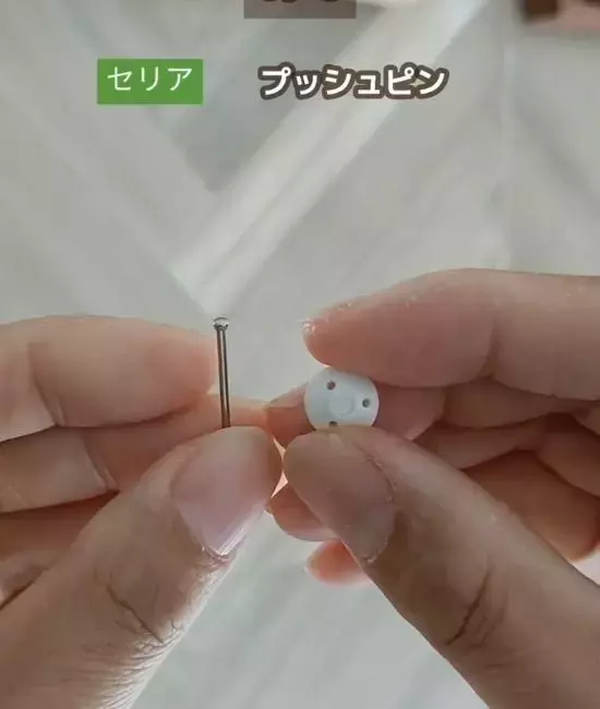 セリアの『ブラケット』が優秀すぎた！　使い道に「真似します」「発想がすごい」