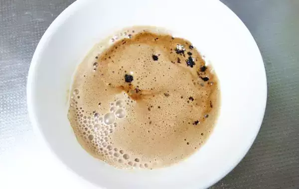 余った餅はこうする！　溶かしたアイスに混ぜて冷やすと…？