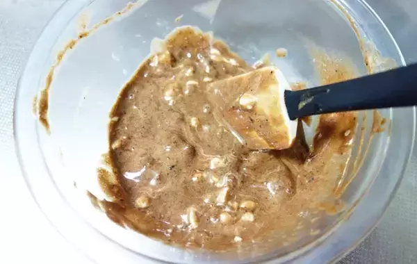 余った餅はこうする！　溶かしたアイスに混ぜて冷やすと…？