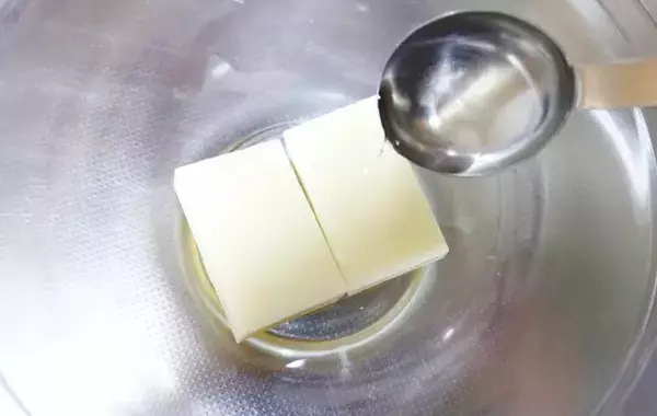 余った餅はこうする！　溶かしたアイスに混ぜて冷やすと…？