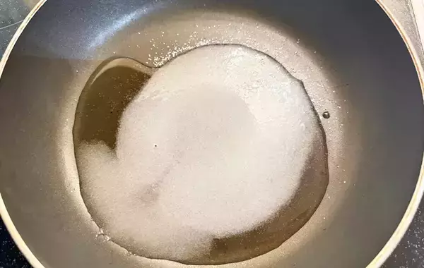 餅をレンチンで膨らませて…？　材料2つだけ！簡単おやつに「もっと食べたい！」