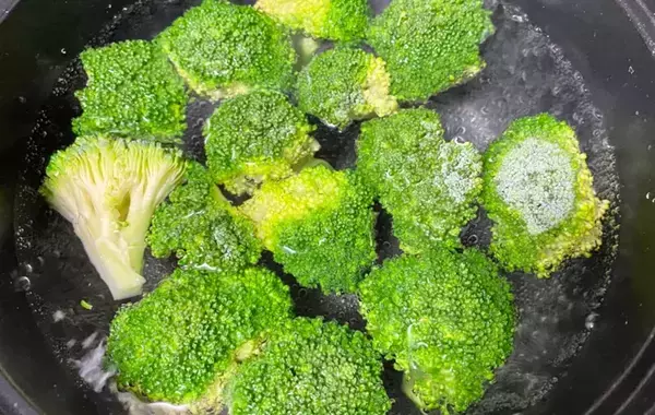 マヨネーズに隠し味を混ぜると絶品！　ブロッコリーとえびで「デパ地下風おかずになった」