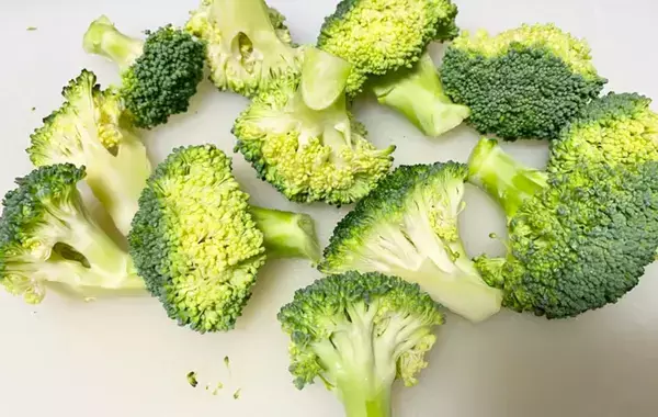 マヨネーズに隠し味を混ぜると絶品！　ブロッコリーとえびで「デパ地下風おかずになった」