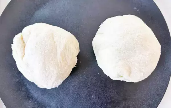 子供が「不思議な感じ～」と驚き！　食パンの上にアイスをのせたら…？