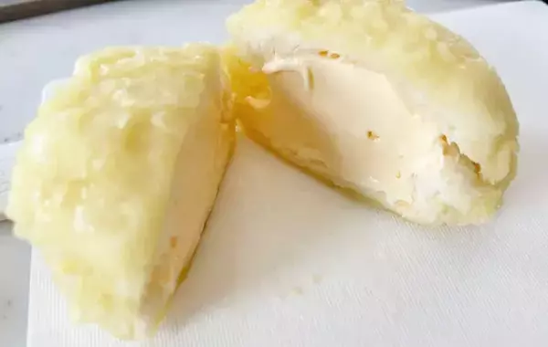 子供が「不思議な感じ～」と驚き！　食パンの上にアイスをのせたら…？