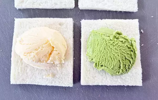 子供が「不思議な感じ～」と驚き！　食パンの上にアイスをのせたら…？