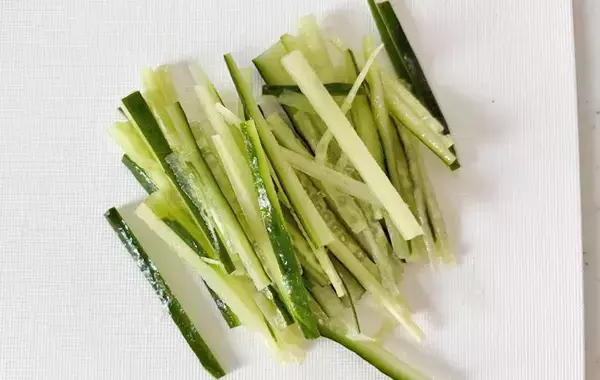 めんつゆの代わりに使ったのは…？　そばの意外な食べ方に「新鮮！」