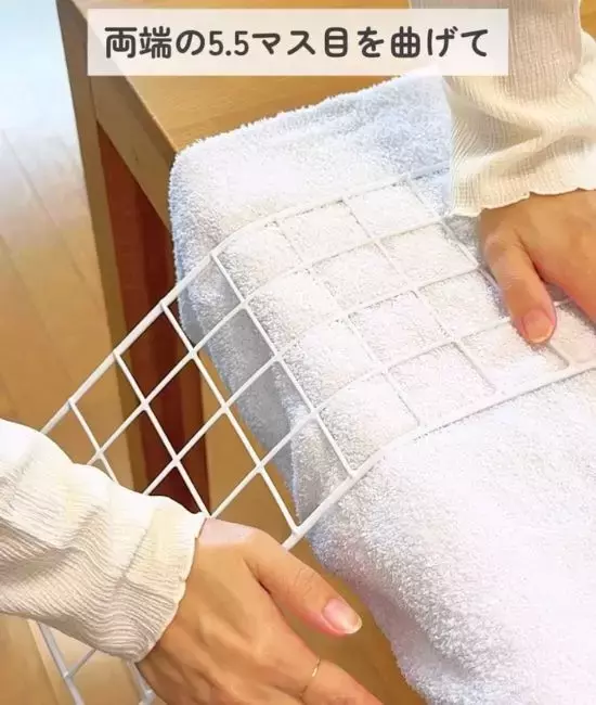 100均ワイヤーネットを「コの字」に曲げただけ　コンビニみたいな『先入れ先出し棚』が最高だった