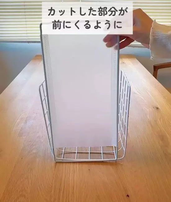 100均ワイヤーネットを「コの字」に曲げただけ　コンビニみたいな『先入れ先出し棚』が最高だった