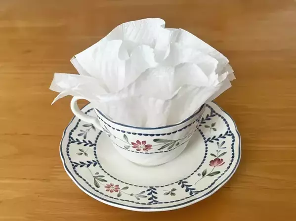 キッチンペーパーの真ん中を『輪ゴム』で留めたら…　できたものが“冬の室内”で活躍！