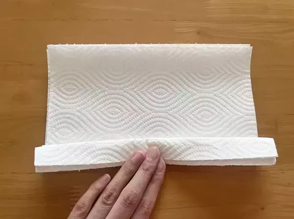 キッチンペーパーの真ん中を『輪ゴム』で留めたら…　できたものが“冬の室内”で活躍！