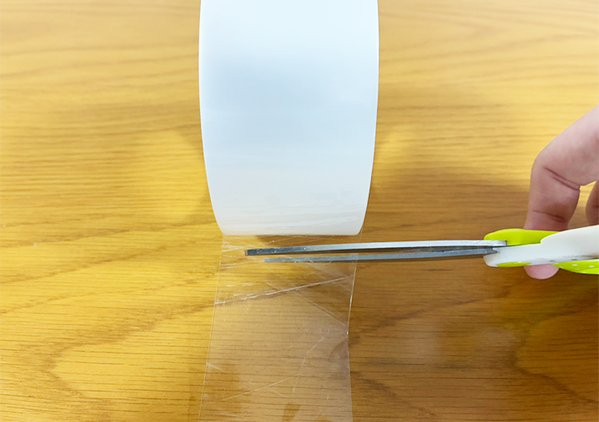 もうハサミはいらない！　テープをスムーズに切る『便利ワザ』に「早く知りたかった！」