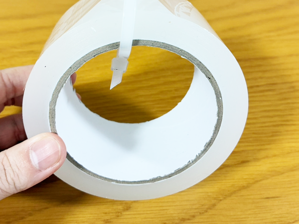 もうハサミはいらない！　テープをスムーズに切る『便利ワザ』に「早く知りたかった！」