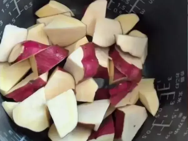 サツマイモを炊飯器に入れて？　完成したスイーツに「揚げてないとは」「感動した」