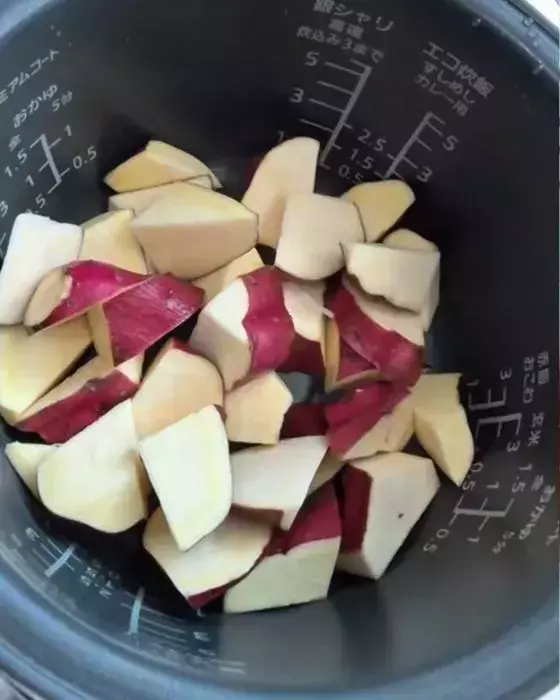 サツマイモを炊飯器に入れて？　完成したスイーツに「揚げてないとは」「感動した」