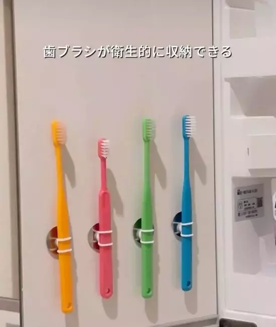 まだコップに立ててる？　歯ブラシの新しい収納法に「カビ知らず」「頭いい」