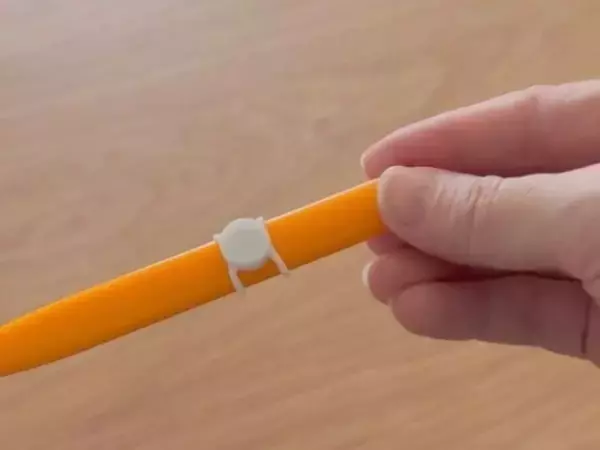 まだコップに立ててる？　歯ブラシの新しい収納法に「カビ知らず」「頭いい」