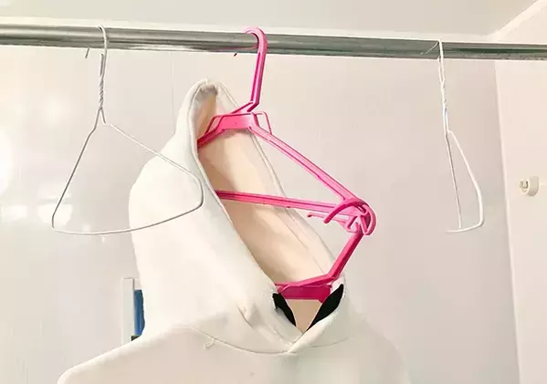 ハンガー4本で変わる！　厚手服の乾きスピード革命