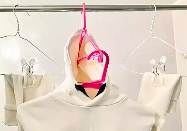 ハンガー4本で変わる！　厚手服の乾きスピード革命