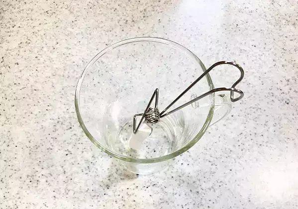 “100均”のアイテムで解消！　コップ・水筒を乾かす時短テクニック