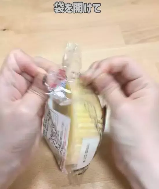 ロールパンを『裏返し』て焼くと？　試した結果に「めっちゃ便利」「最高だった」