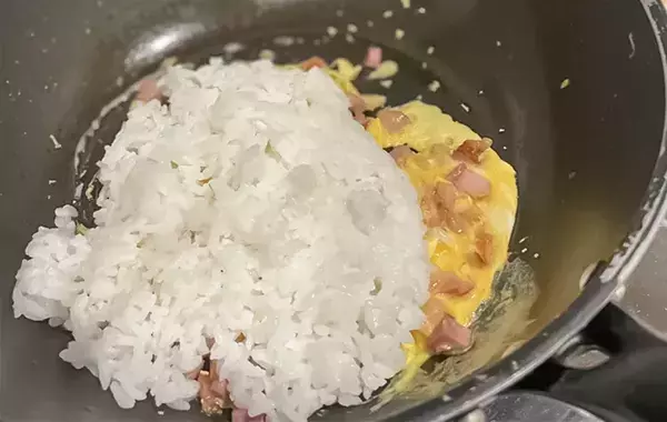 大事なのは火力でも油でもない！　元調理師が教える、パラパラチャーハン作りのポイント