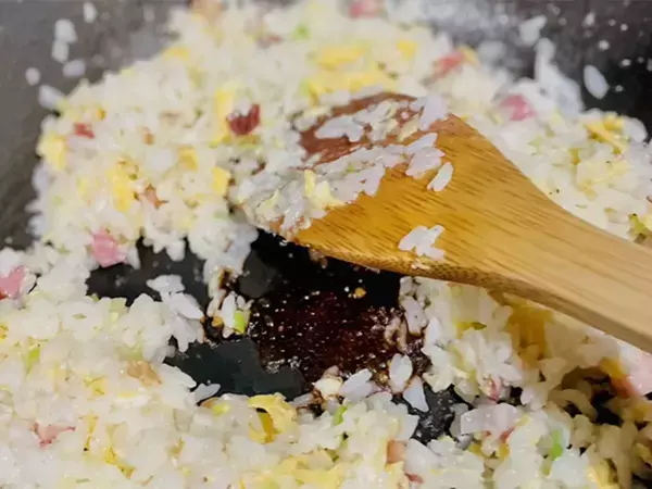 大事なのは火力でも油でもない！　元調理師が教える、パラパラチャーハン作りのポイント