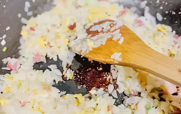 大事なのは火力でも油でもない！　元調理師が教える、パラパラチャーハン作りのポイント