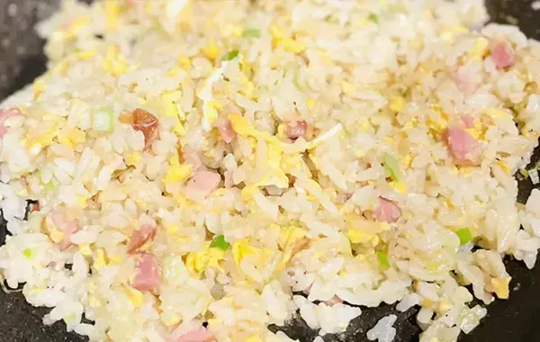 大事なのは火力でも油でもない！　元調理師が教える、パラパラチャーハン作りのポイント