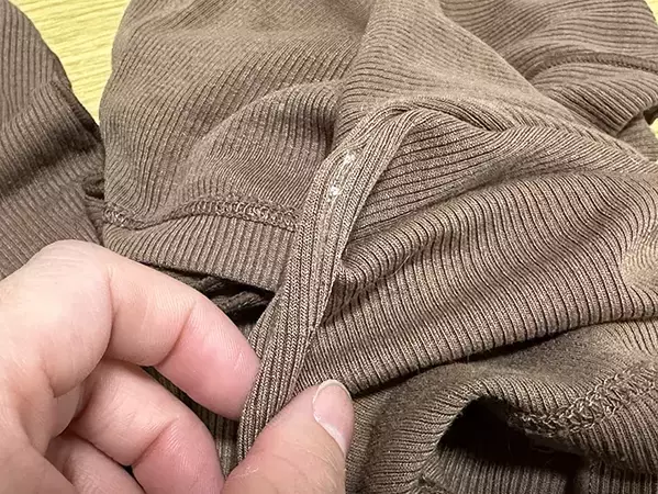 チクチク感が気になる服のタグ　100均のアイテムを使えば？