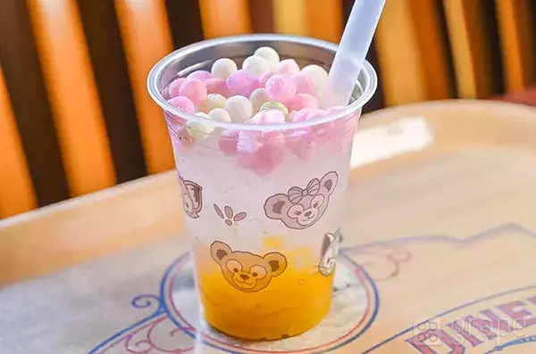 え、これ飲み物？　ディズニーシーで見つけた『カリカリトッピング』な限定ドリンク【販売店舗リスト付】