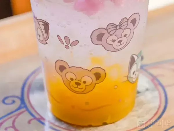 え、これ飲み物？　ディズニーシーで見つけた『カリカリトッピング』な限定ドリンク【販売店舗リスト付】