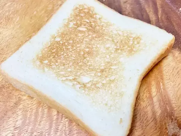 食パンにバターを塗って…　息子が「明日も作って」と大絶賛した『背徳トースト』