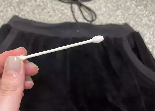 パーカーやスウェットパンツの紐が抜けた時に便利！　紐通しの代わりに使ってみたのは…？