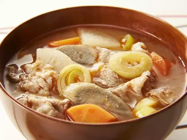 肉じゃがや豚汁がもっとおいしくなる！　入れた調味料が…？カゴメに聞いてみた