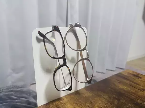 こたつにブックエンドを差し込むと…　プロの小技で、もう散らからない！