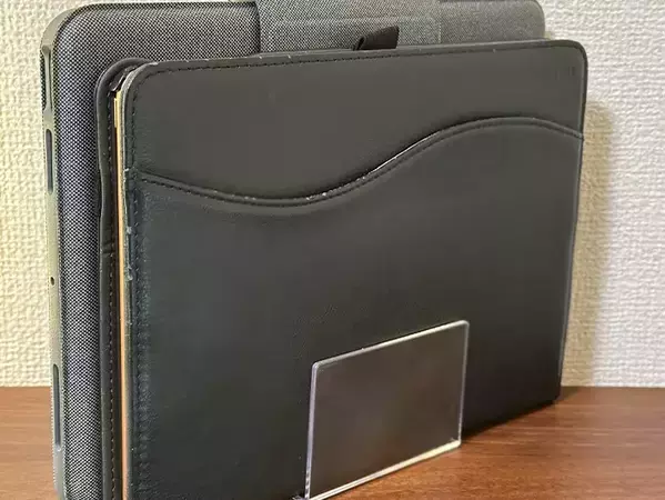 デスク仕切りスタンドの『じゃない使い方』　収納やディスプレイに便利