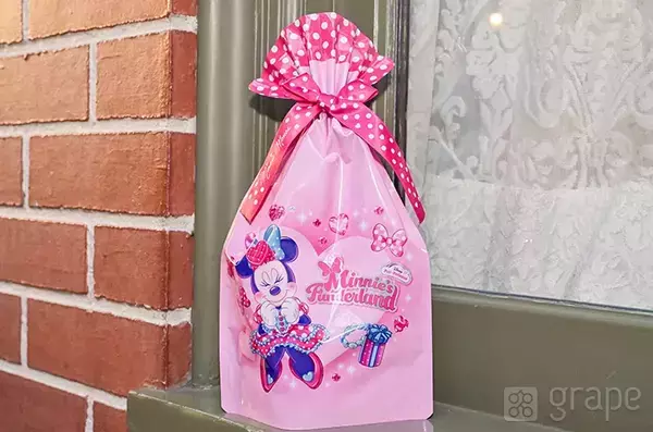 東京ディズニーランドの『クッキー』　中を開けたら…一緒に入っていたものに驚いた！