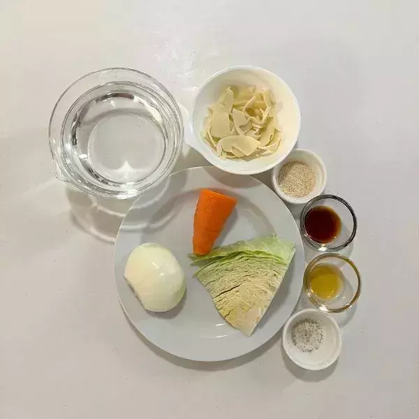 餃子の皮を2枚重ねて焼くだけ！　完成したモノに「これならわざと余らせたい」